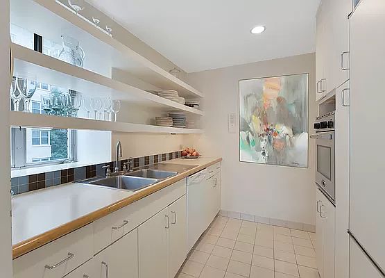 5th image of 20 E 9th St #5PR