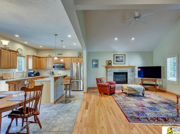 15706 Timberlane Dr, Omaha, NE 68136