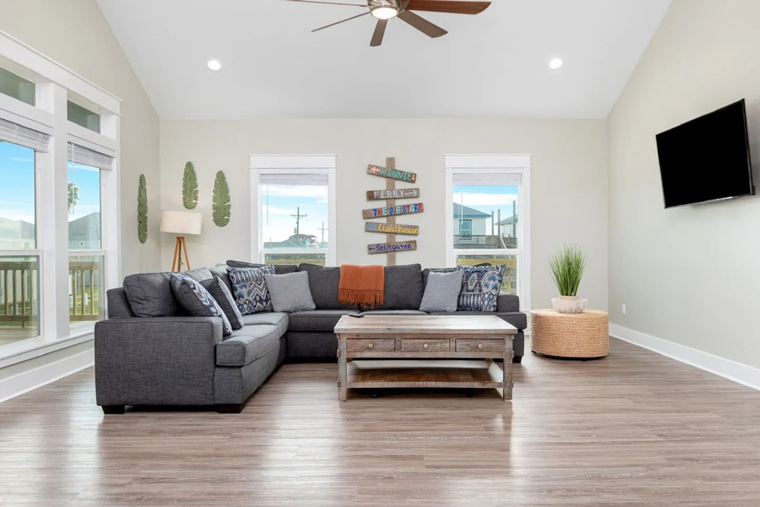 6 bed, 5.0 bath, 3121 sqft, $11,052 — Photo 1