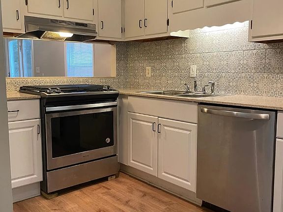 2nd image of 1826 Cumberland Valley Pl SE
