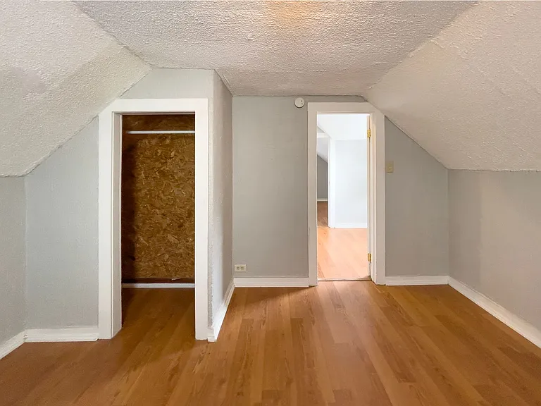 2217 S Jefferson St — Photo 15
