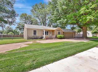 407 E Academy Ave, Maize, KS 67101