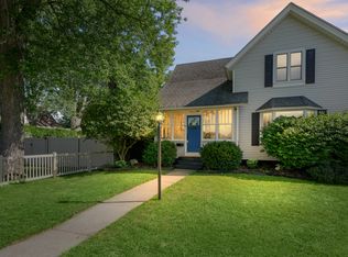 36 E Cherry Ct, Zeeland, MI 49464