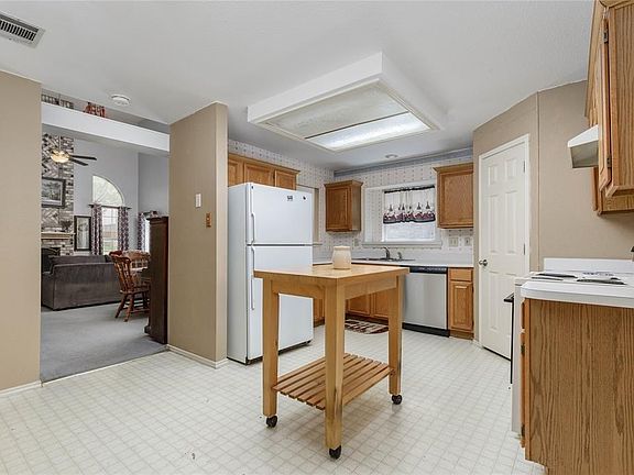 4th image of 405 N Gaston Dr