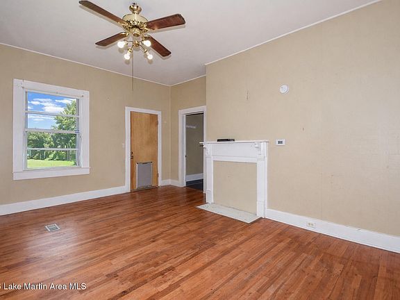 5th image of 403 Herd St