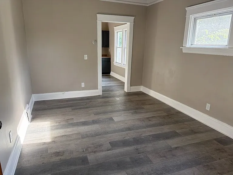 10302 Lamontier Ave — Photo 4