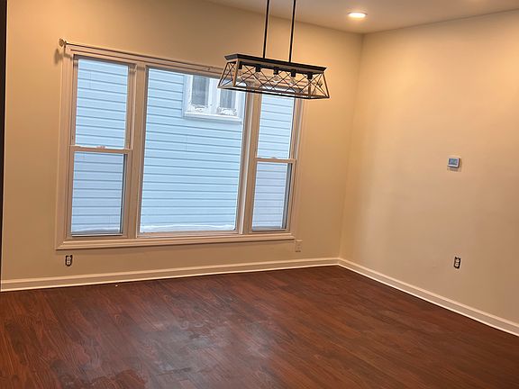 5th image of 106 Roanoke Pkwy #1