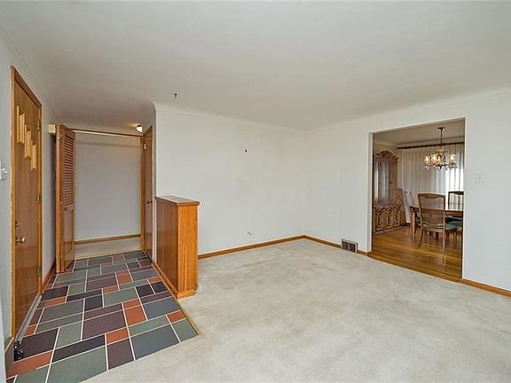 5th image of 876 Hickory Dr