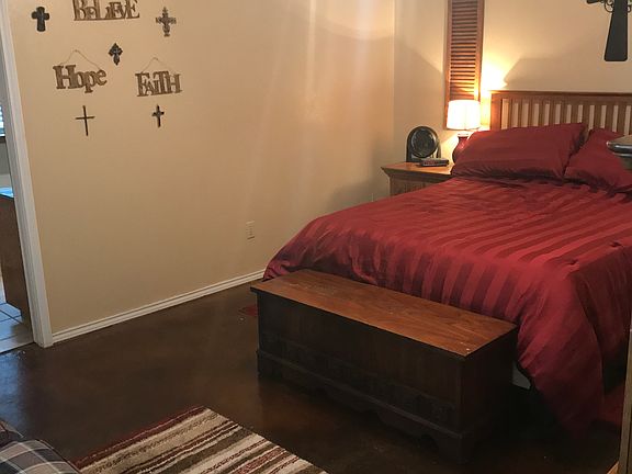 5th image of 204 Country View Ln