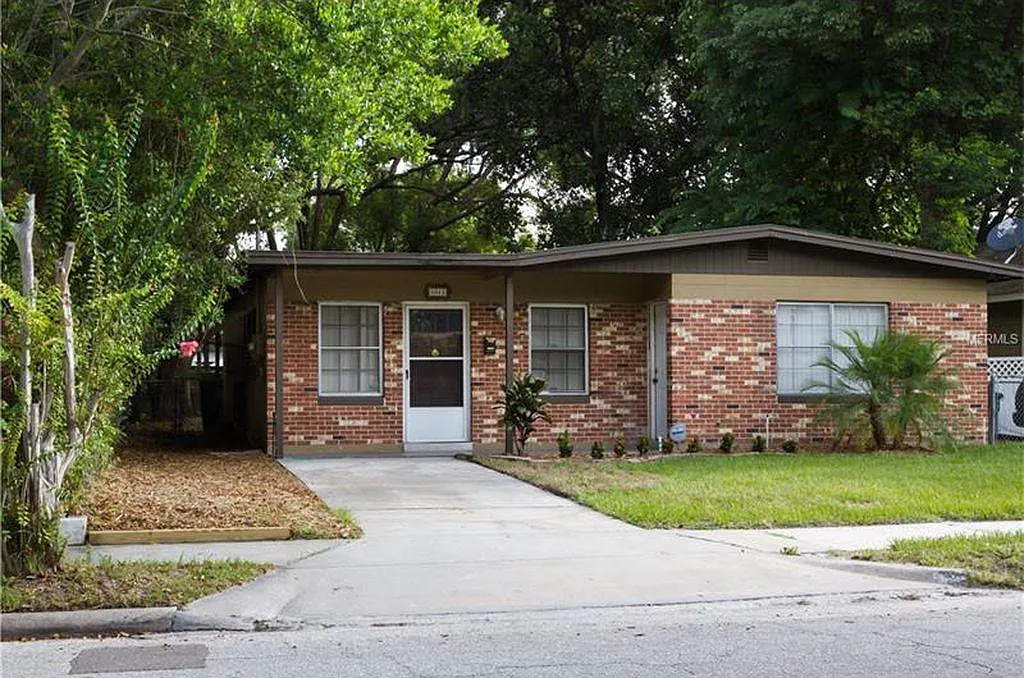 1012 E Emma St — Photo 2