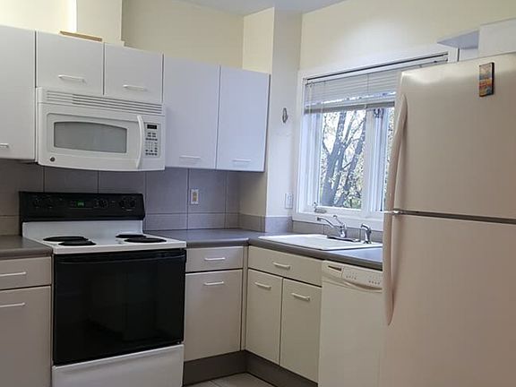 5th image of 121 Longwood Ave APT 2B