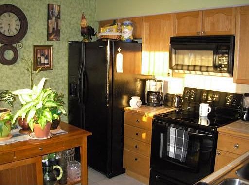 5th image of 1500 W Esplanade Ave APT 14C