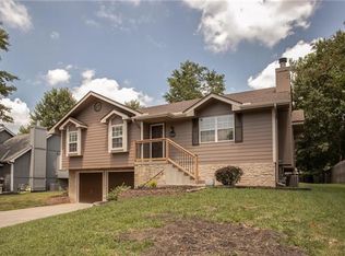 1047 SW Twin Creek Dr, Lees Summit, MO 64081