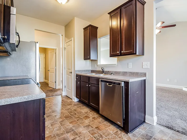 547 Joneus Dr — Photo 8