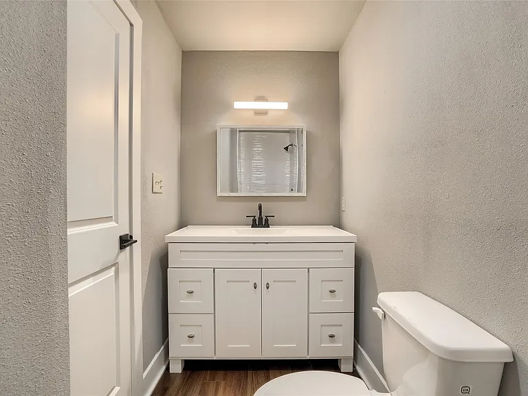 5909 Lago Vista Way #D — Photo 17
