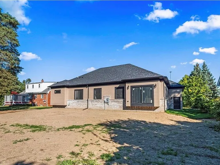 5636 Paris Dr — Photo 34