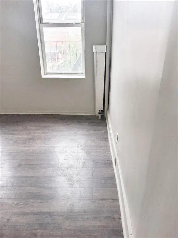 3 bed, 1.0 bath, 4986 sqft, $3,538 — Photo 3