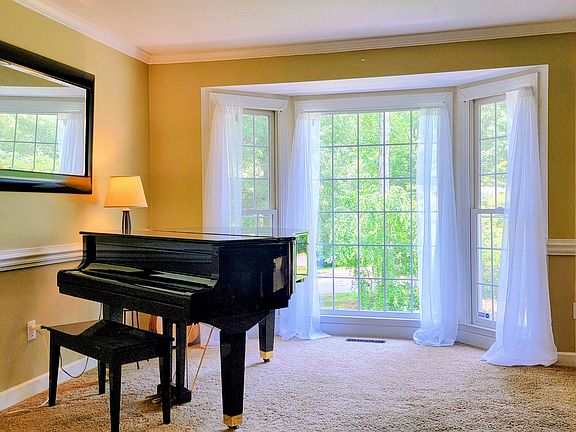 Peaceful piano room and/or office on main offering lots of natural light.