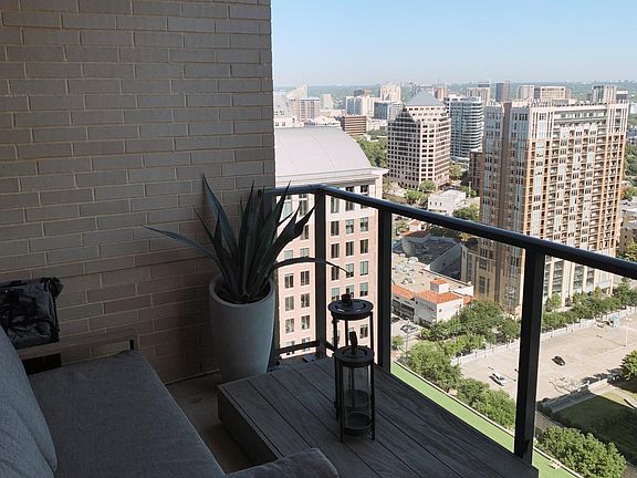 5th image of 2120 N Olive St #2909