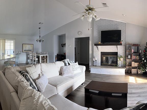 5th image of 305 Northampton Cir