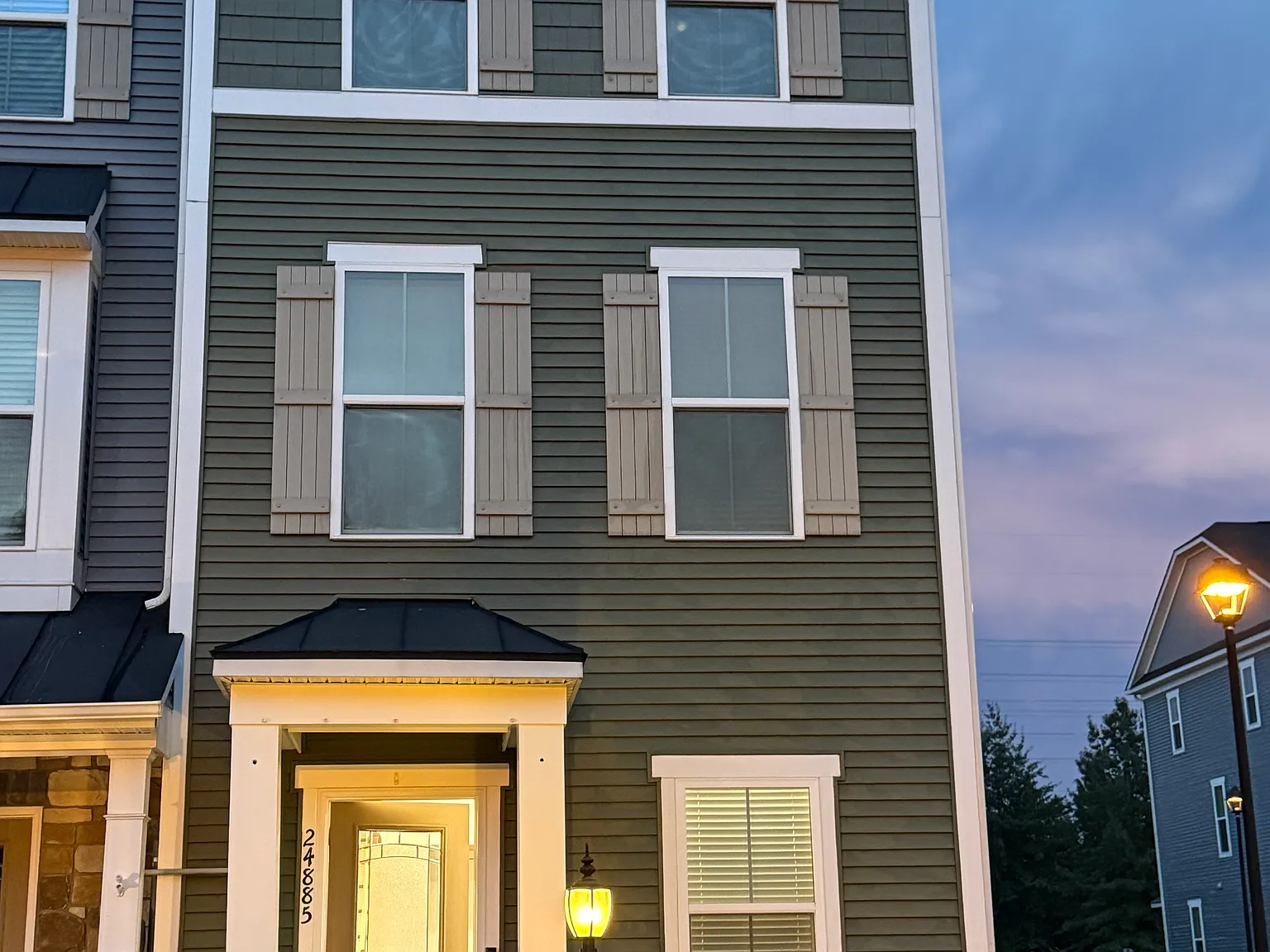 2 bed, 2.5 bath, 1592 sqft, $3,000 — Photo 1