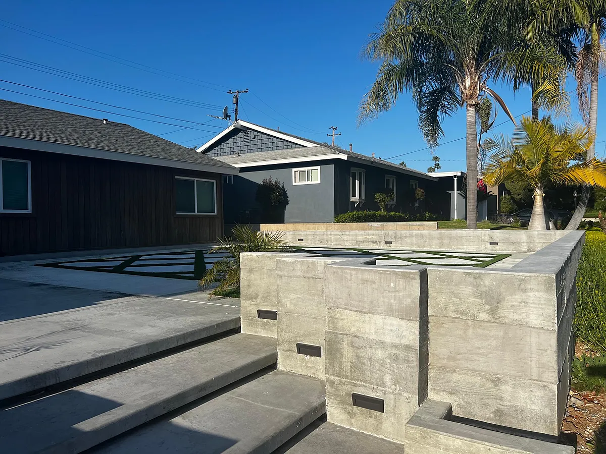 Building Photo - 18591 Oriente Dr