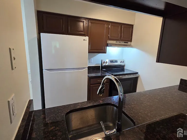 1514 Ravens Crest Dr — Photo 4