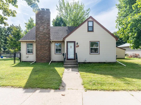 692 Wheelock Pkwy E, Saint Paul, MN 55106