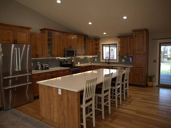 5th image of 3925 Moss Creek Dr