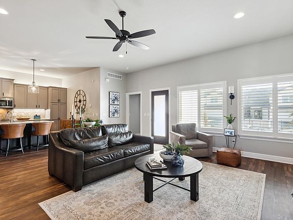 3rd image of 818 N McCloud Cir Unit 305
