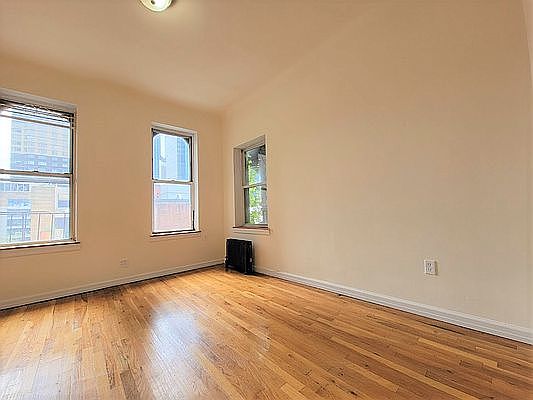 3rd image of 421 W 43rd St APT 5W
