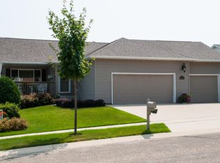 3174 Lakeridge Dr NW, Rochester, MN 55901