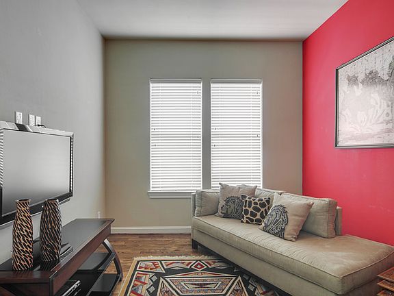 4th image of 1847 Dart St