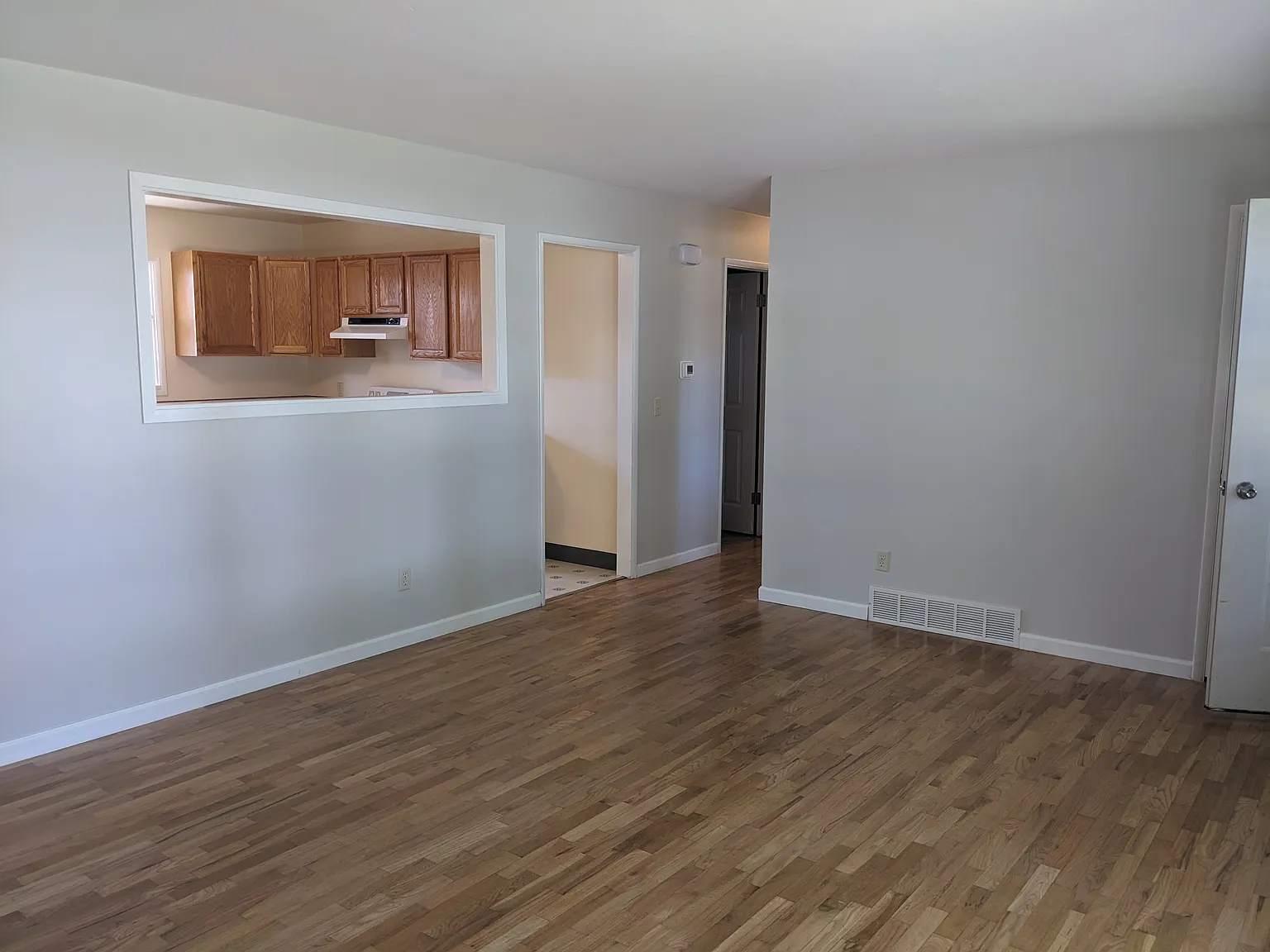 3 bed, 1092 sqft, $1,900 — Photo 3