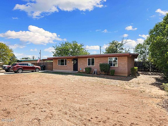 3rd image of 4632 Aspen Dr