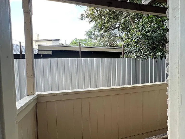 Bouldin Creek — Photo 44