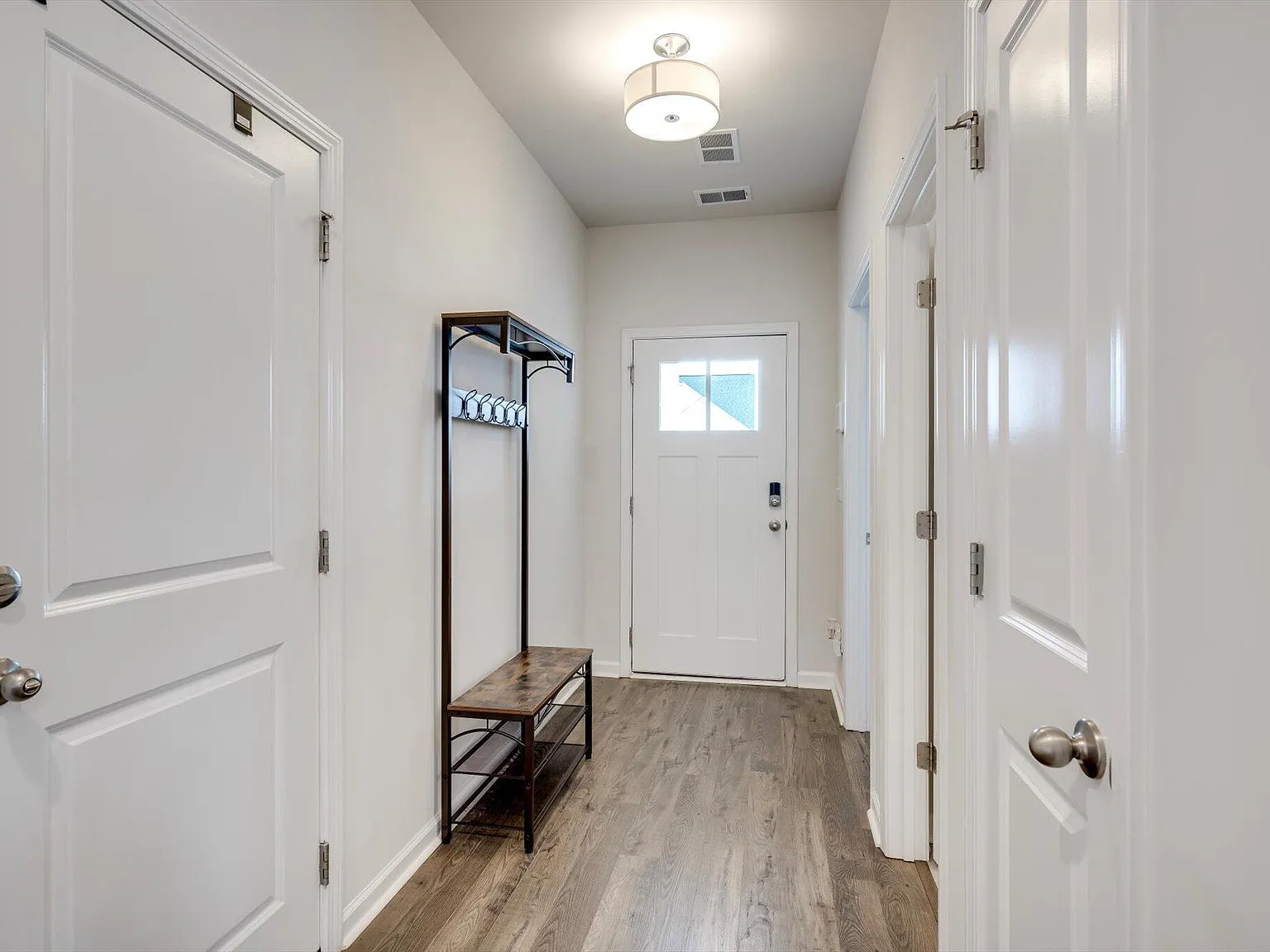 4 bed, 3.0 bath, 2025 sqft, $2,400 — Photo 2