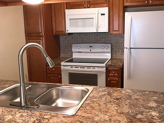 3rd image of 1931 Greenbriar Colony Dr #D