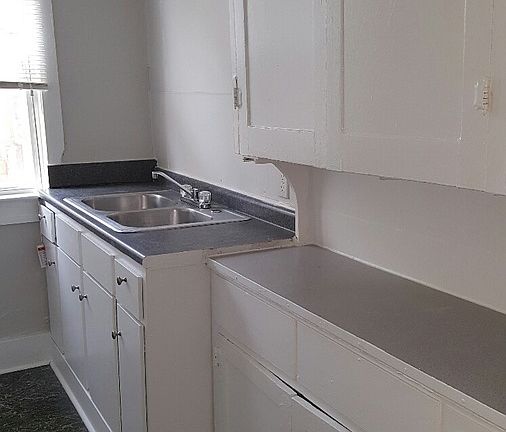 2nd image of 34 Augusta Ave Lowr 34
