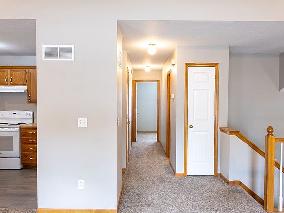 5th image of 15128 Kelly Dr