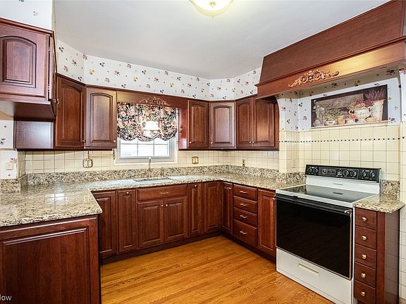 3rd image of 4577 S Hills Dr