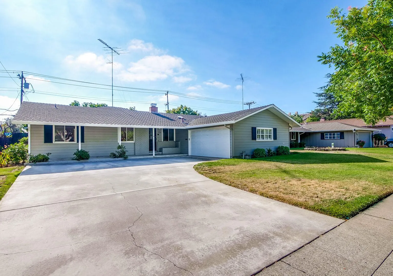 Welcome to this 3 bedroom 2 bathroom dog friendly home in West San Jose. — Photo 3