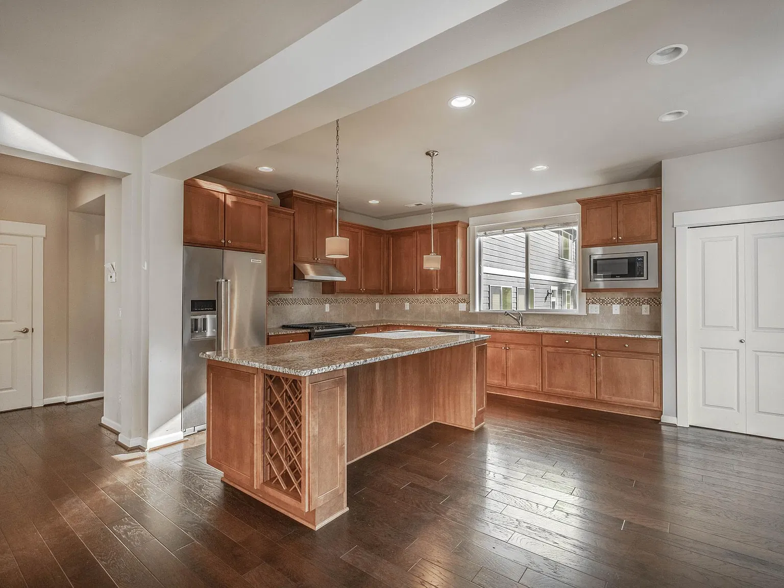 803 Lyons Ave NE — Photo 3