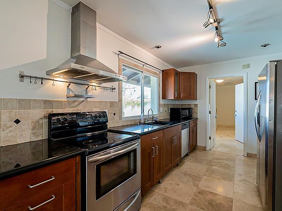 3rd image of 954 E Magdalena Dr