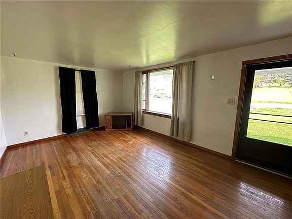 3rd image of 1663 Wilson Ave
