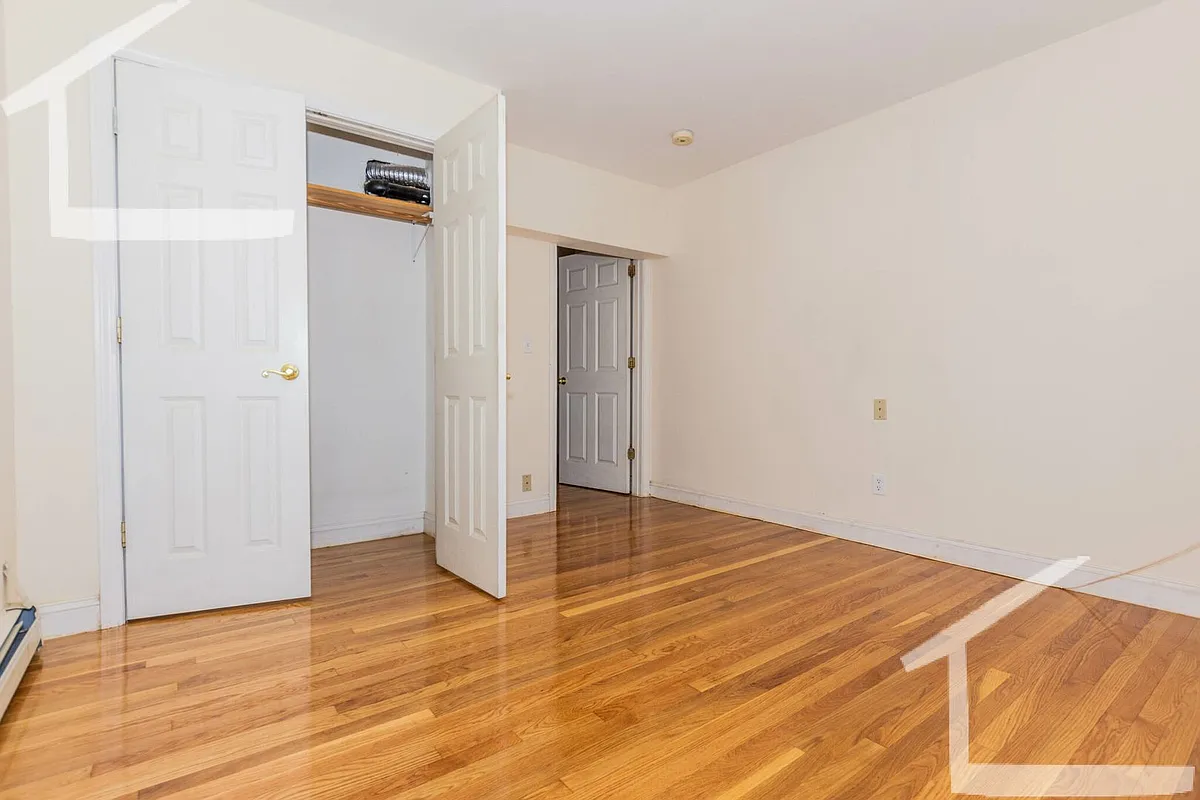 Building Photo - 1136 Commonwealth Ave #7G