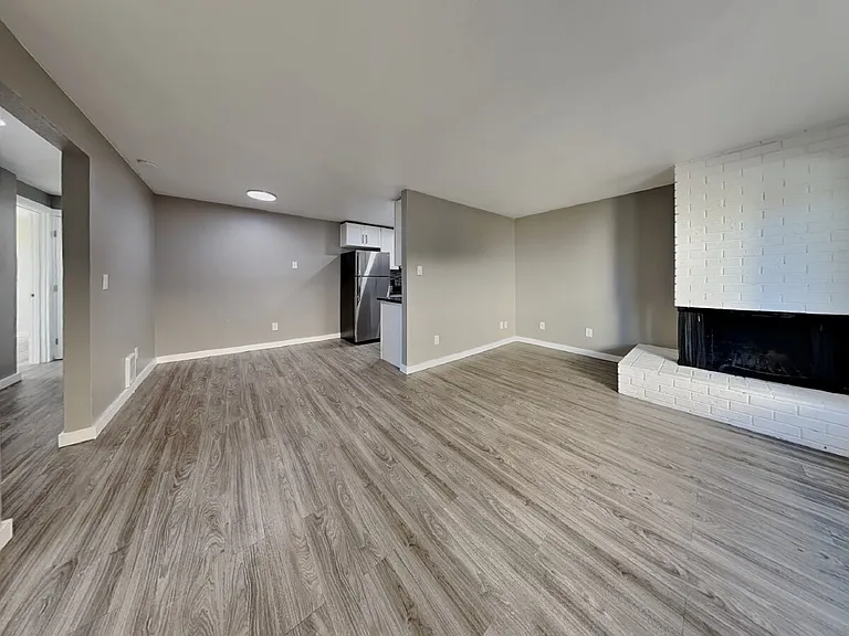 1105 S Woodlawn St #1 — Photo 29