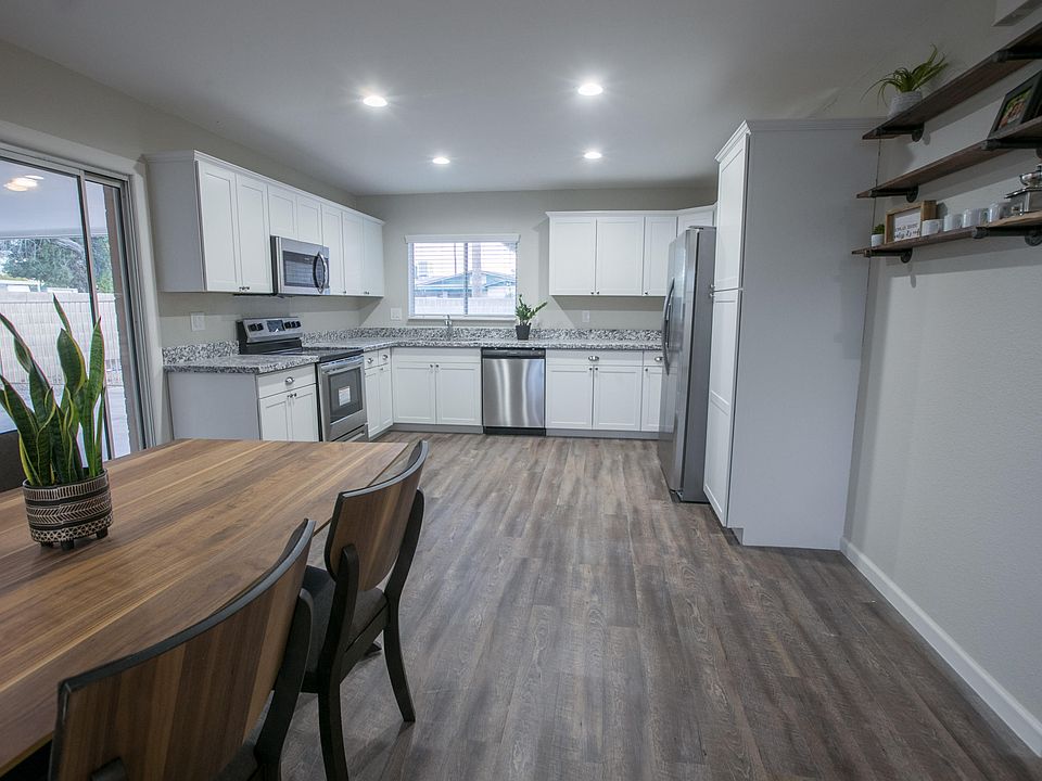 1st image of 2217 W Catalina Ave