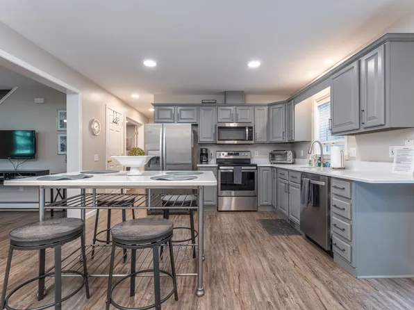 4 Gick Rd, Saratoga Springs, NY 12866