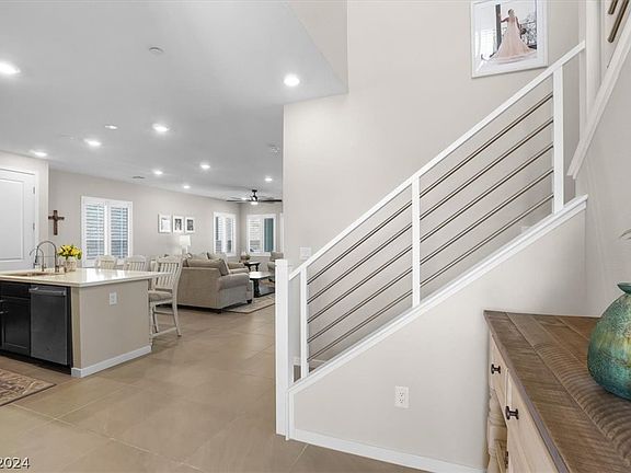 5th image of 163 Medianoche St